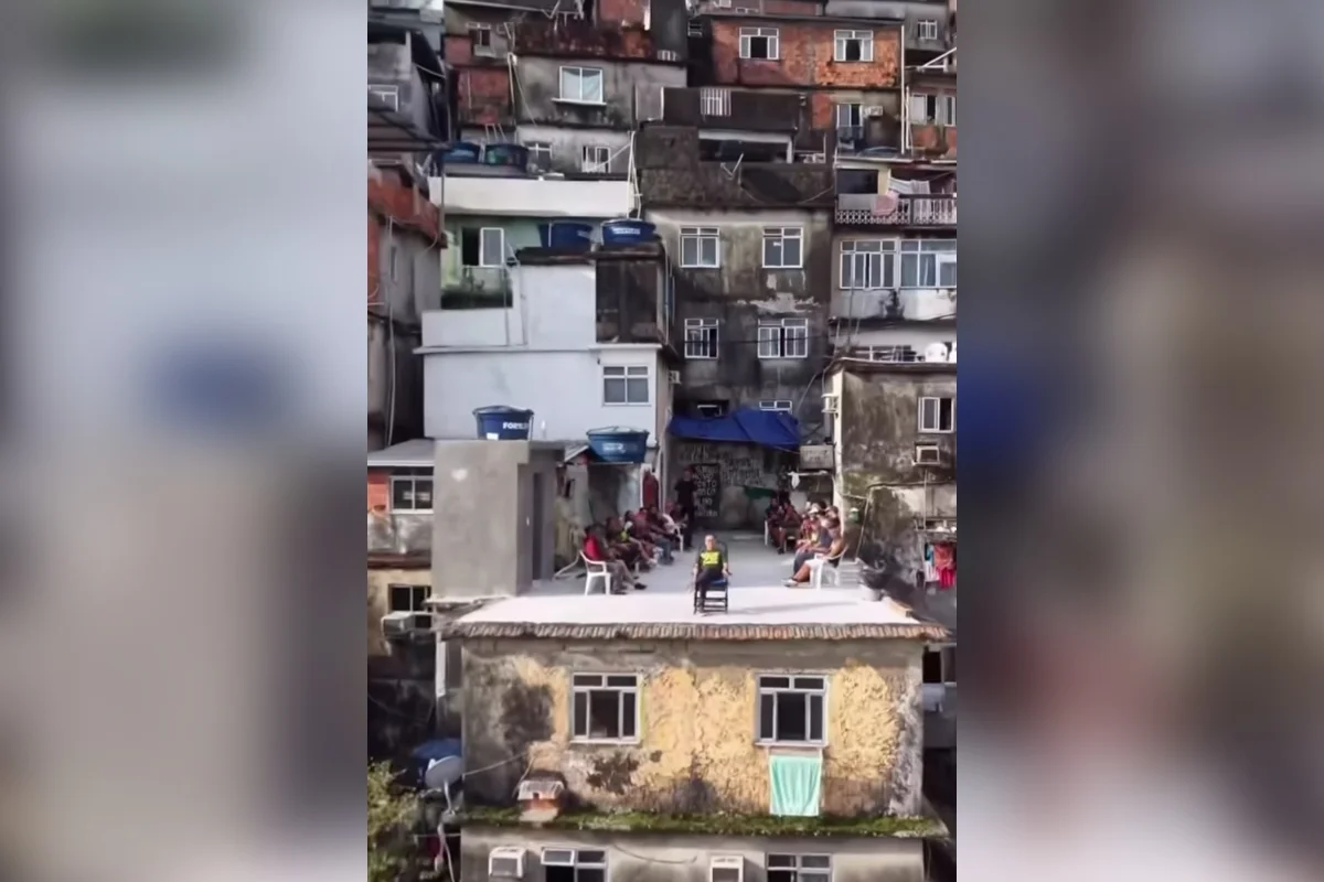Cury visita a Rocinha e faz trend do drone Cury visita a Rocinha e faz trend do drone