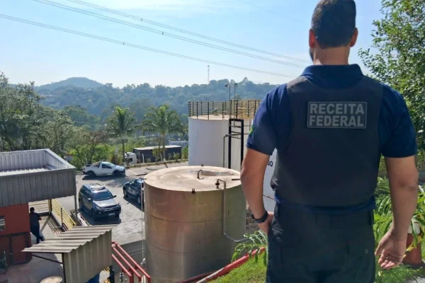 Operação Alquimia - Receita Federal faz força-tarefa para rastrear origem do metanol em bebidas alcoólicas em SP e outros 4 estados - Metrópoles