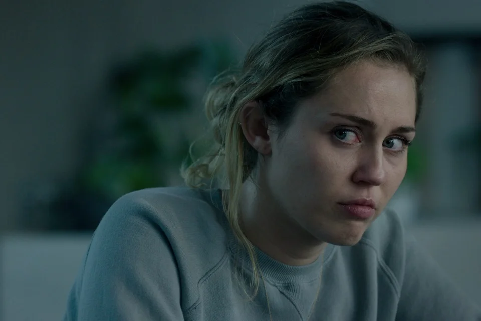 <b>Rachel, Jack e Ashley Too (Temporada 5, episódio 3):</b> Vida real e inteligência artificial se misturam quando uma adolescente solitária (Angourie Rice) fica obcecada com uma boneca-robô de sua estrela pop favorita, Ashley O (Miley Cyrus). Assista ao <a href="https://www.youtube.com/watch?v=SQ7YSJ-VQ3Q" target="_blank" rel="noopener">trailer</a> <b>Rachel, Jack e Ashley Too (Temporada 5, episódio 3):</b> Vida real e inteligência artificial se misturam quando uma adolescente solitária (Angourie Rice) fica obcecada com uma boneca-robô de sua estrela pop favorita, Ashley O (Miley Cyrus). Assista ao <a href="https://www.youtube.com/watch?v=SQ7YSJ-VQ3Q" target="_blank" rel="noopener">trailer</a>