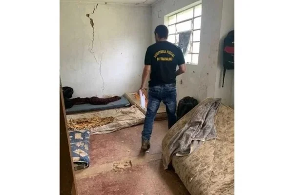 Dez homens são resgatados em situação análoga à escravidão no Entorno