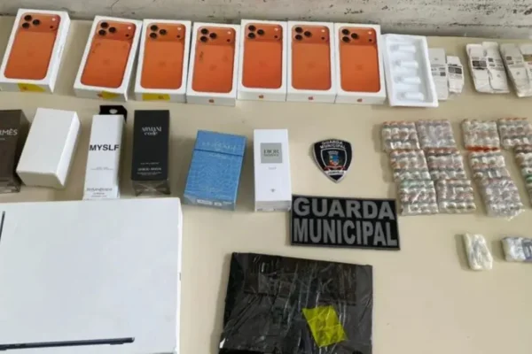 Imagem colorida, material apreendido com o suspeito- Metrópoles