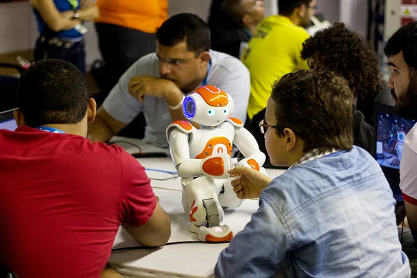 A robótica pode, sim, ser utilizada como ferramenta de inclusão