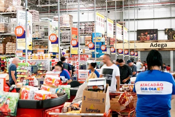 Coronavírus: brasilienses lotam mercados e “furam” isolamento