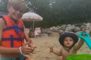Josh Duhamel ao lado da família