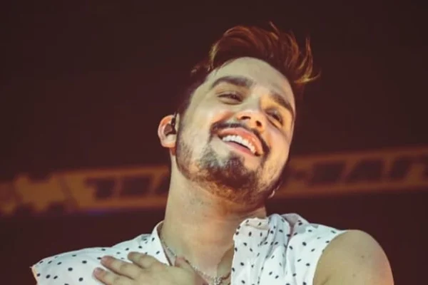 Luan Santana mostra corpo sarado após perder 8kg para gravação de DVD