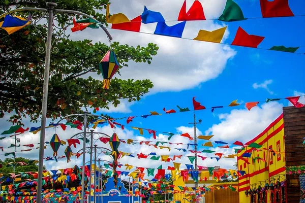 Festa junina na pandemia: dá para fazer um encontro seguro?