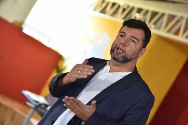 Rafael Parente é exonerado da Secretaria de Educação. Assume João Pedro Ferraz