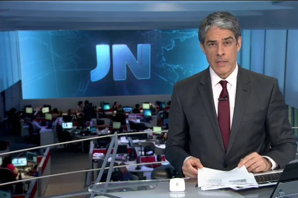 Cai na internet foto da suposta namorada de William Bonner