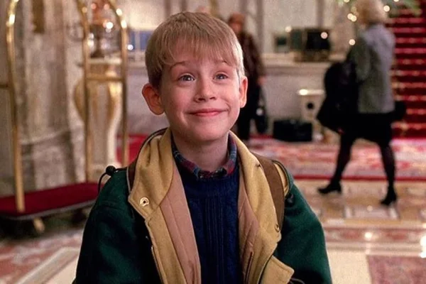 Macaulay Culkin reaparece e surpreende internet com novo visual