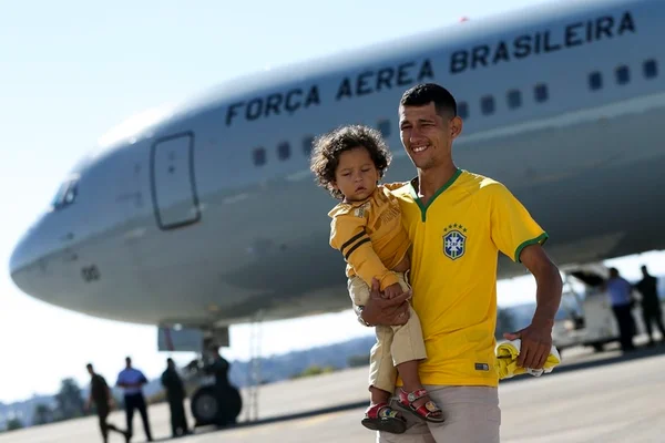 Brasília recebe 50 imigrantes venezuelanos: 20 são crianças