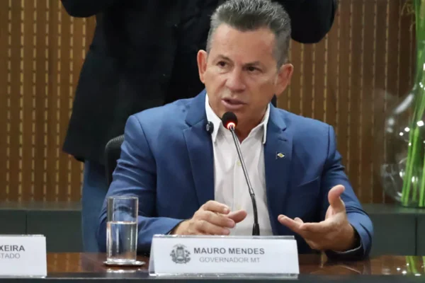 Imagem colorida, Vídeo: 13 caboclos defendem mercadinho para bandidos, diz governador - Metrópoles