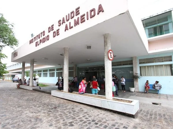 Recém-nascido é encontrado em caixa de papelão em Campina Grande