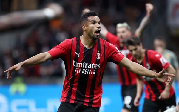 Diante de mais de 70 mil pessoas, Milan retoma liderança do Italiano