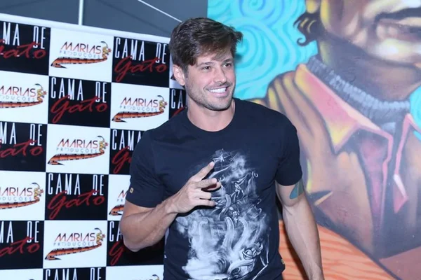 Dado Dolabella deve mais de R$ 100 mil à camareira agredida por ele