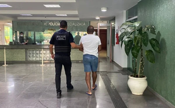 Pastor do DF é investigado por venda ilegal de pedras preciosas, armas e fraude bancária