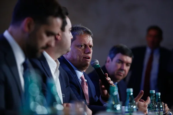 Governadores do Sul, Sudeste, e Mato Grosso do Sul concedem entrevista coletiva após encontro sobre a reforma tributária