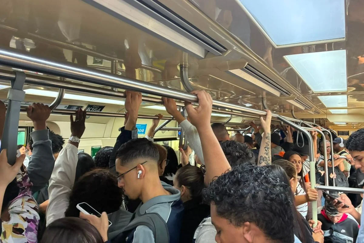 Vagão de metrô lotado durante greve da CPTM em São Paulo nesta terça-feira (4/8) Vagão de metrô lotado durante greve da CPTM em São Paulo nesta terça-feira (4/8)