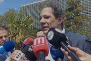 O ministro Fernando Haddad dá entrevista na Alesp, durante velório do ex-deputado Paulo Frateschi O ministro Fernando Haddad dá entrevista na Alesp, durante velório do ex-deputado Paulo Frateschi