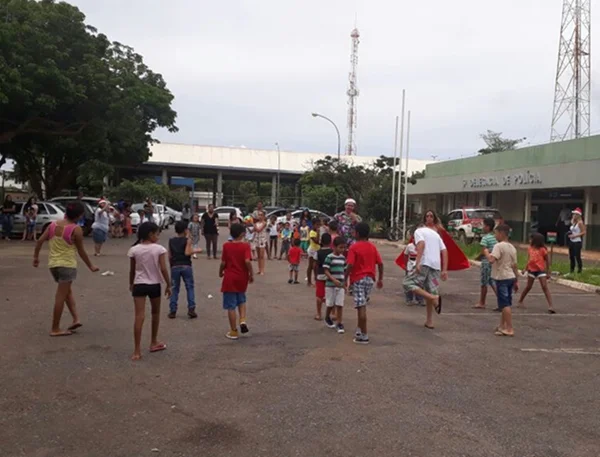 Policiais da 6ª DP promovem ação solidária no Itapoã e no Paranoá