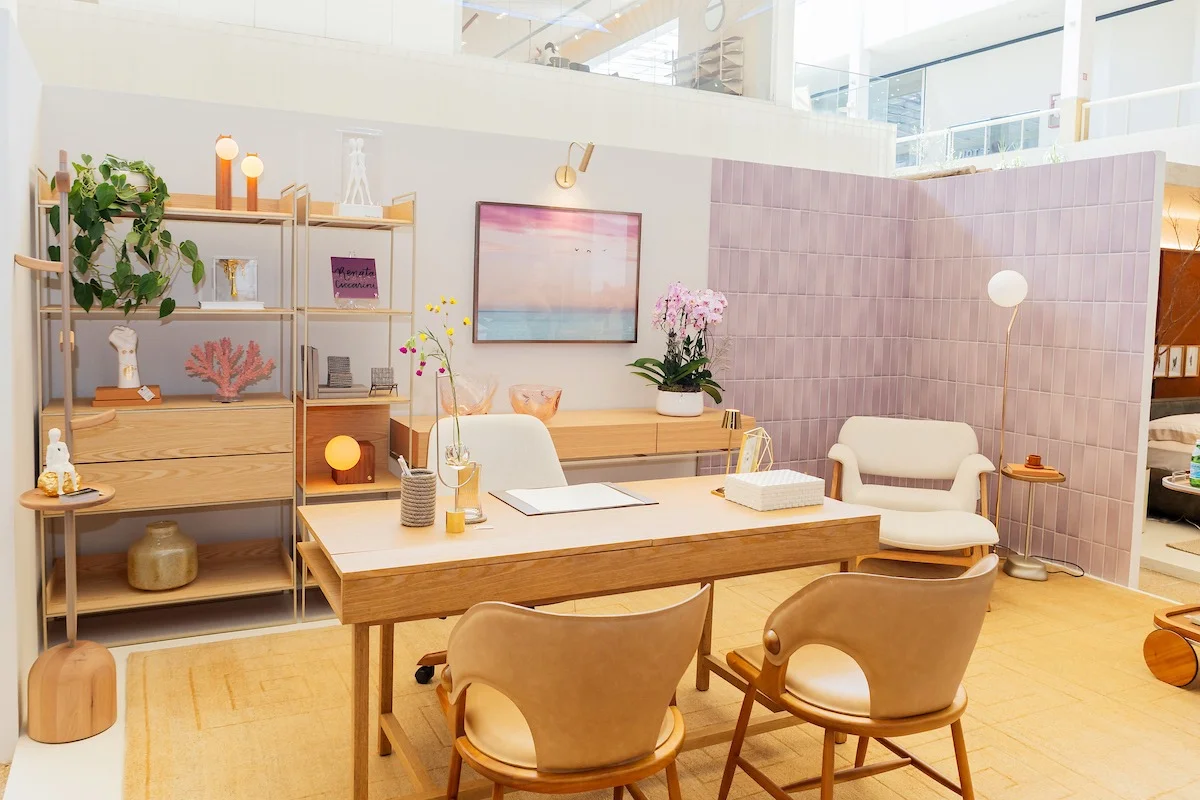 O Home Office, assinado por Renata Ciccarini, celebra a presença feminina nos espaços de trabalho, unindo funcionalidade, conforto e uma paleta que valoriza curvas e tons rosados O Home Office, assinado por Renata Ciccarini, celebra a presença feminina nos espaços de trabalho, unindo funcionalidade, conforto e uma paleta que valoriza curvas e tons rosados