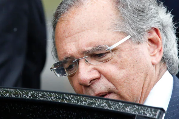 Guedes desiste de ir à CCJ da Câmara; oposição estuda convocá-lo