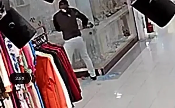 Suspeito assalta joalheria de shopping em Curitiba (PR) - Metrópoles