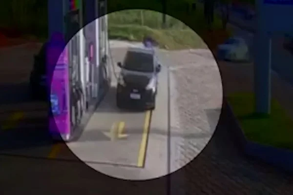 Motorista sai sem pagar após ter carro abastecido com combustível em posto de gasolina na BR-153, em Goiânia