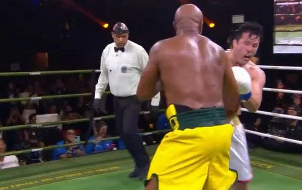 Luta entre Anderson Silva e Chael Sonnen termina em empate