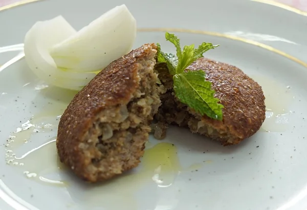 Prático e gostoso: aprenda a fazer o quibe sírio tradicional