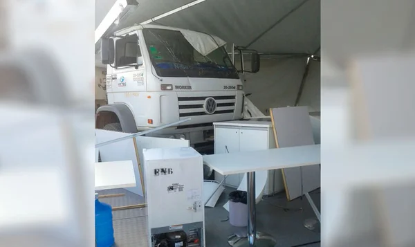 Caminhoneiro mata bebê atropelado e foge sem prestar socorro
