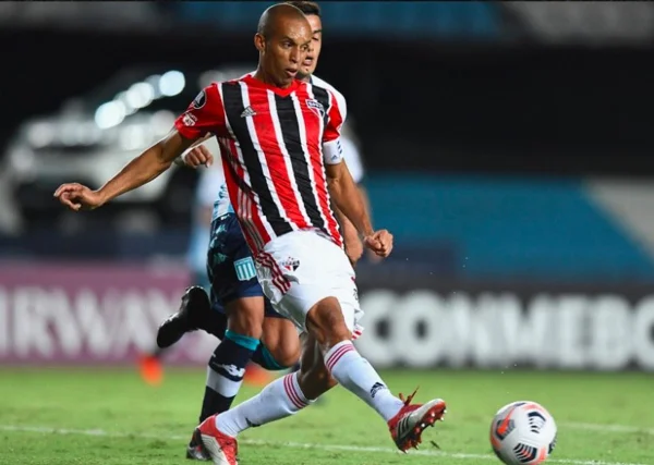 Miranda em jogo do São Paulo na Libertadores contra o Racing