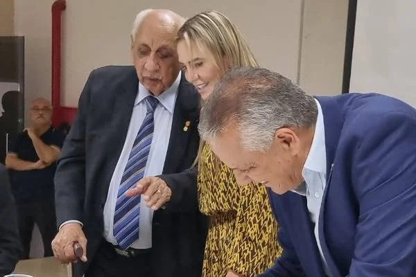 O ex-vice-governador dos Distrito Federal ao lado da presidente regional do PP, Celina Leão, participa da filiação do seu ex-chefe de gabinete, Pastor Daniel de Castro - Metrópoles