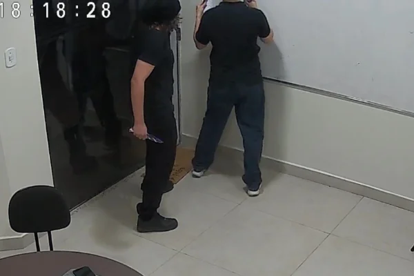 Imagem colorida,Professor é esfaqueado por adolescente de 14 anos durante aula particular - Metrópoles