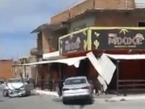 carro-invade-restaurante-metropoles