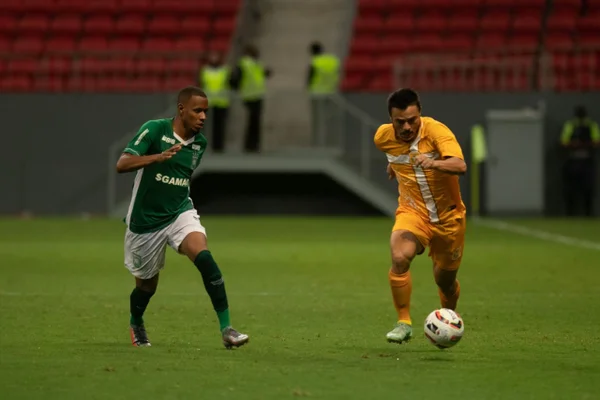 Brasiliense é derrotado em clássico marcado por confusão da torcida