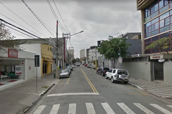 Homem morre linchado após tentar roubar bolsa no centro de SP