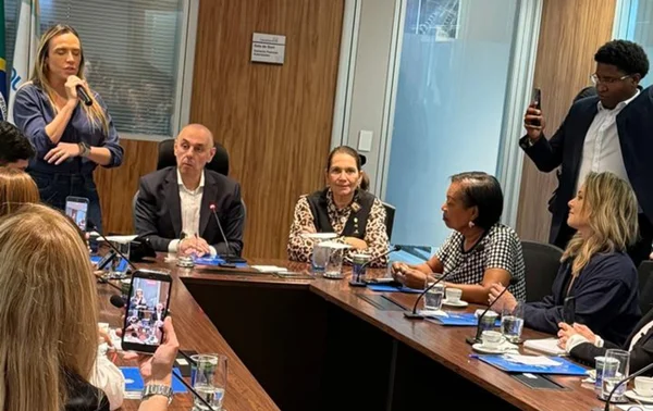 Republicanos bate o martelo e fecha apoio a Bia Kicis no Senado