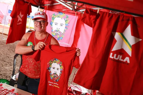 Posse de Lula: turistas, apoiadores e comerciantes movimentam Brasília