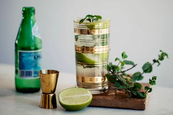 Drinque refrescante para o feriado: aprenda a fazer o mojito clássico