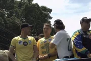 Tarcísio e Flávio Bolsonaro se unem em motocarreata no interior de SP - imagem 5 Tarcísio e Flávio Bolsonaro se unem em motocarreata no interior de SP - imagem 5