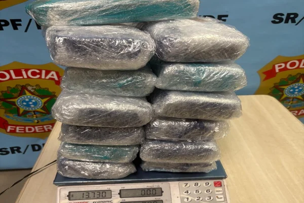 Passageira é presa no Aeroporto de Brasília com 13 kg de crack na mala