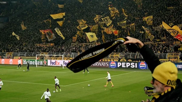Foto colorida da Torcida do Borussia Dortmund - Metrópoles