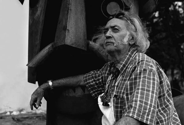 Artista plástico baiano Mario Cravo Júnior morre aos 95 anos
