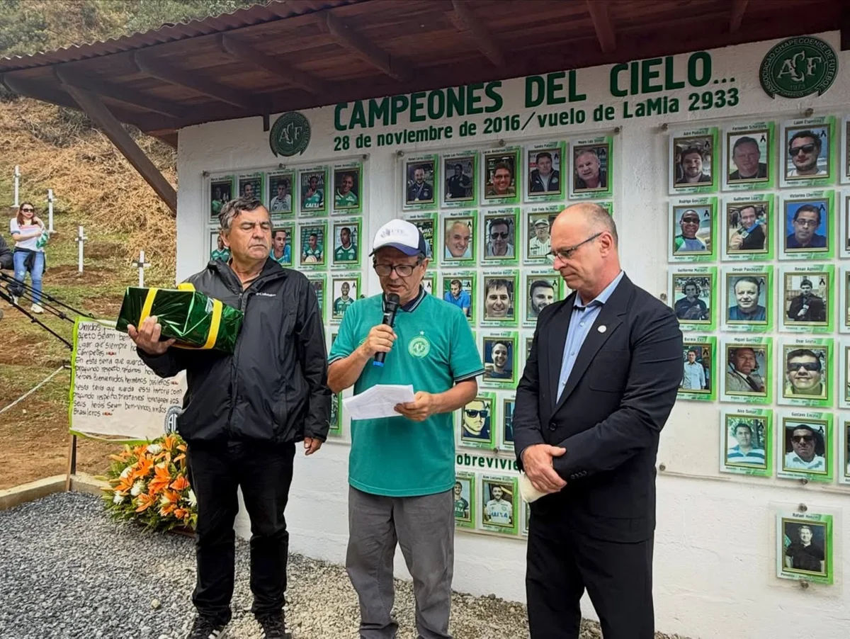 Chapecoense visita memorial do acidente Chapecoense visita memorial do acidente