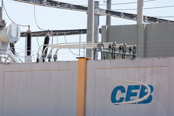 Ações da CEB continuam em valorização na bolsa após anúncio de privatização