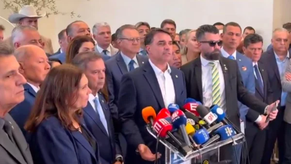 Gestão de crise de Flávio devia virar “case” de como arruinar campanha
