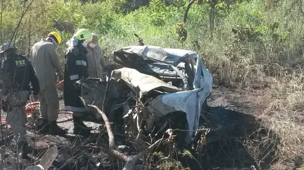 Acidente na BR-020 envolvendo carro do DF deixa nove mortos em Goiás