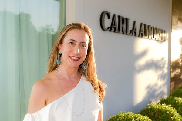 Carla Amorim reinaugura flagship e lança joias inspiradas em jardins