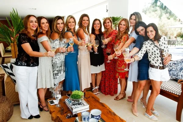 Paula Santana, Kika Cardoso, Ana Luiza Favato, Ana Paula Gontijo, Cláudia Salomão, Georgia de Luca, Ana Paula Hoff, Luciana Cunha Campos, Adriana Chaves, Mima Marys e Ilca Oliveira Paula Santana, Kika Cardoso, Ana Luiza Favato, Ana Paula Gontijo, Cláudia Salomão, Georgia de Luca, Ana Paula Hoff, Luciana Cunha Campos, Adriana Chaves, Mima Marys e Ilca Oliveira