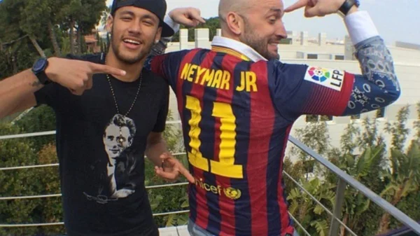 Neymar lamenta a morte do comediante Paulo Gustavo nas redes
